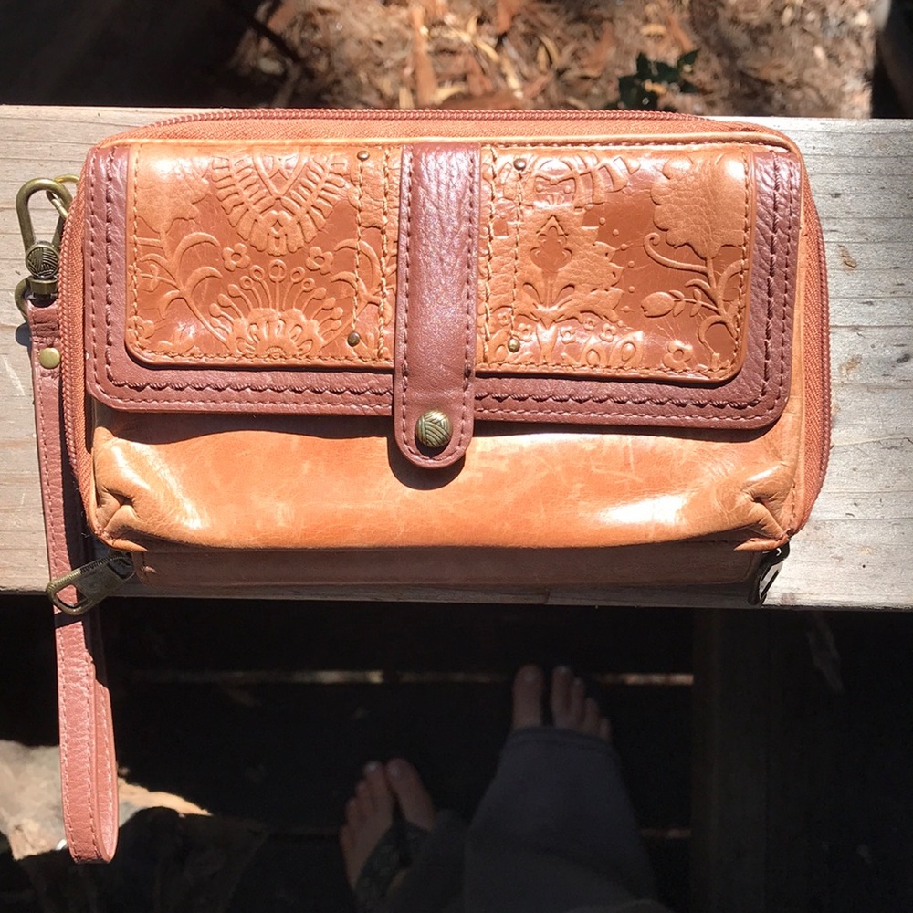 The Sak Clutch